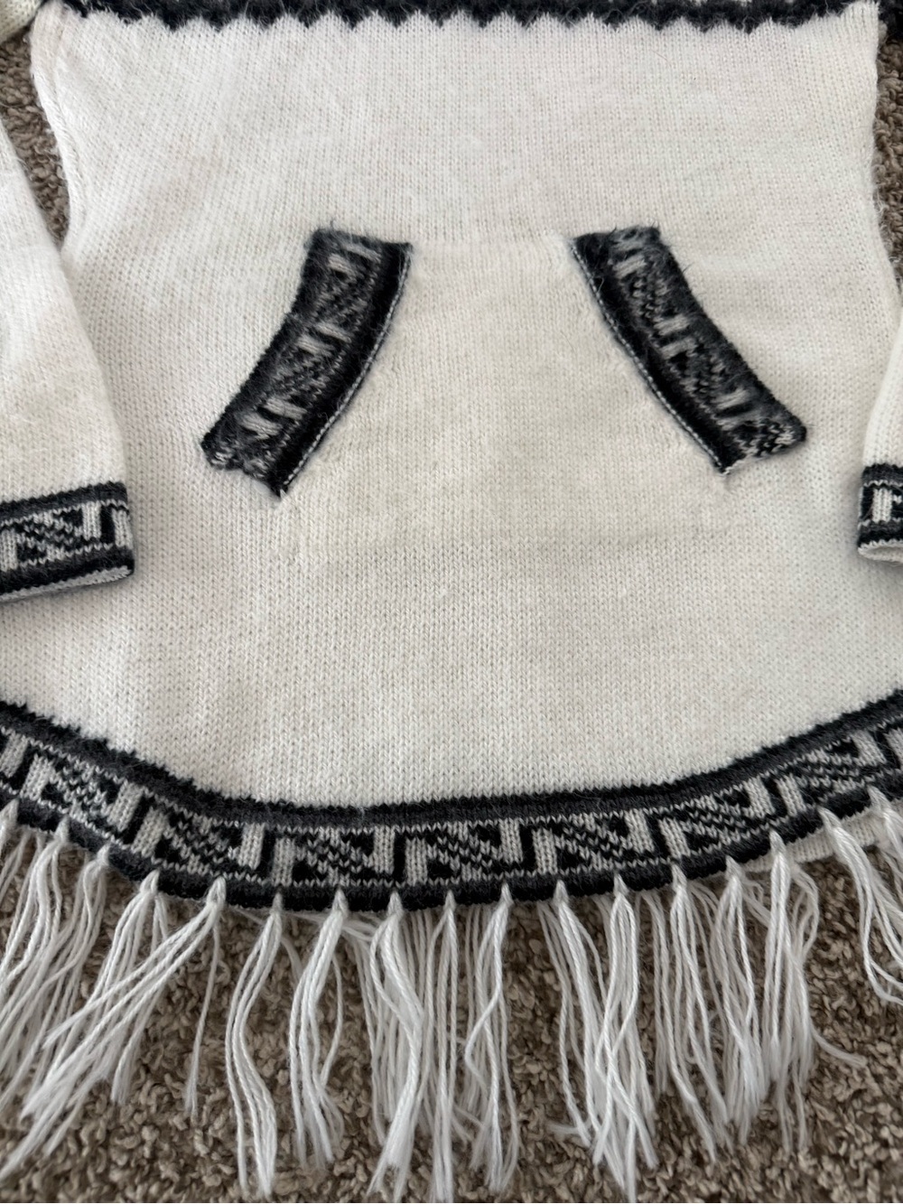 100% Peruvian Alpaca Women’s Boho Hooded Fringe Sweater - Picture 3 of 9